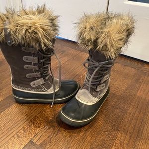 Sorel Joan of Arctic Boots, Gray, Size 7.5